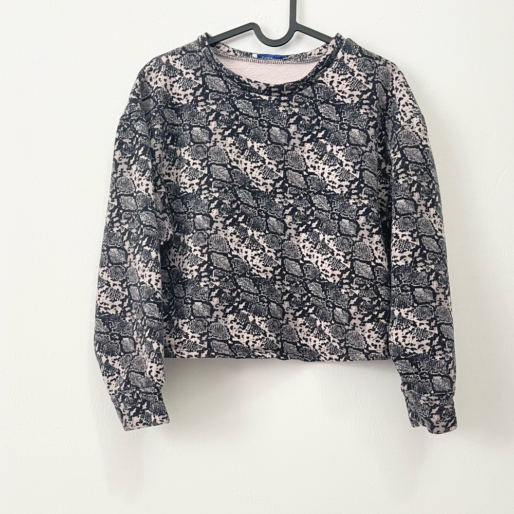 Pre-loved! ZARA Snakeskin Print Long Sleeve Crop Sweatshirt!